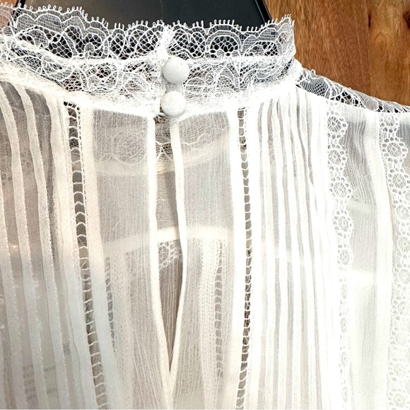 NWT Alice + Olivia & Stacey Bendet Ivy Handkerchief Sleeve
Silk Top Size 4 - Picture 6 of 10